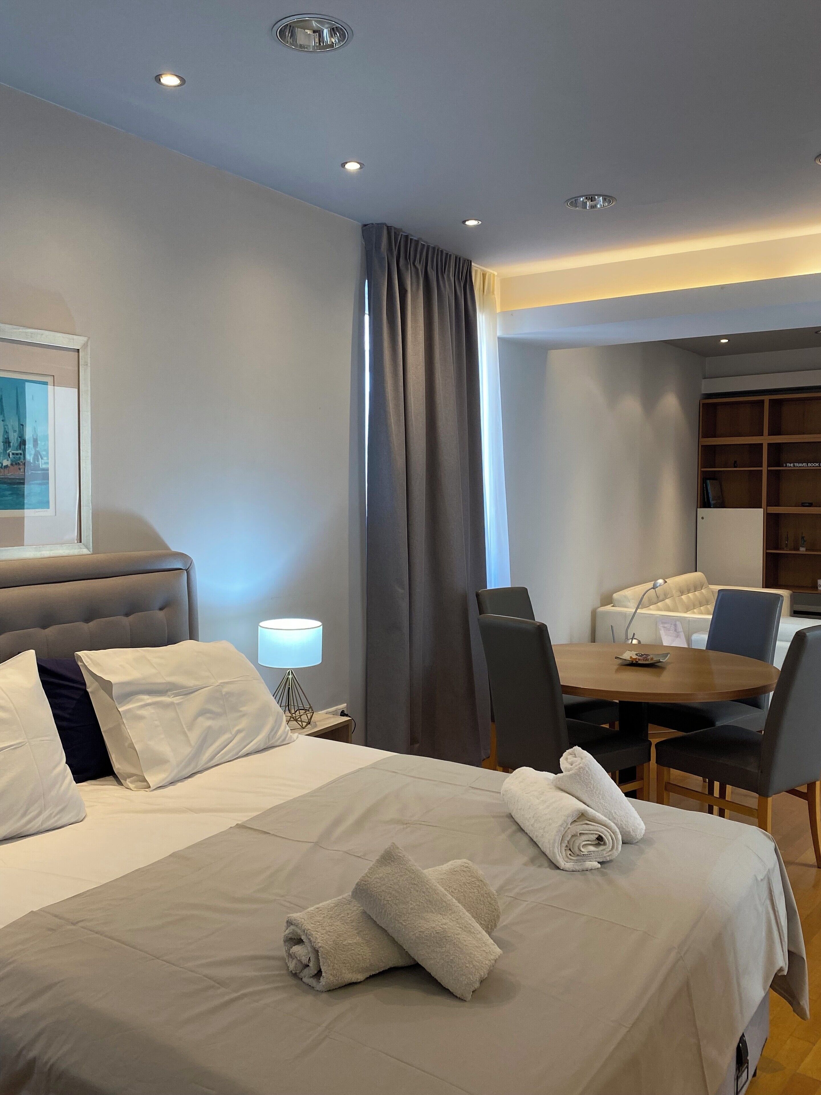 1 slaapkamer, een strijkplank/strijkijzer, wifi, beddengoed