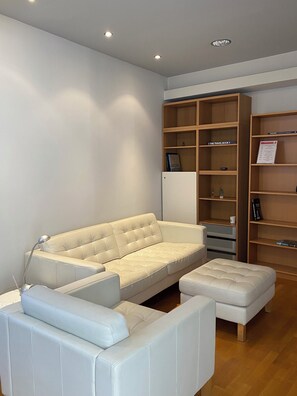 Interior - Studio on Ermou street with Acropolis View balcony (Athina)