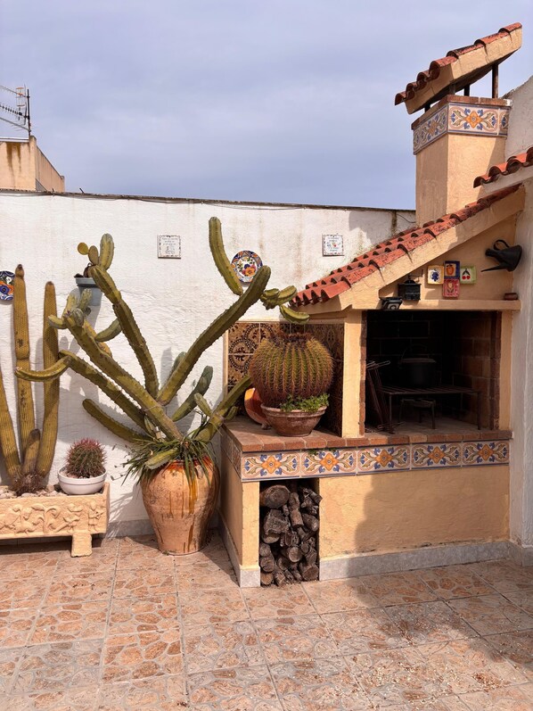 المنطقة المحيطة بالمنشأة