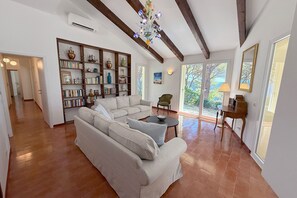 TV, fireplace - Villa Star Elba Island with sea view (Porto Azzurro)