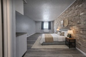 Basic Studio - Columbus Kansas Mico Suites (Columbus)