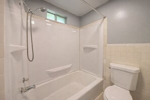 Basic Studio | Bathroom - Columbus Kansas Mico Suites (Columbus)