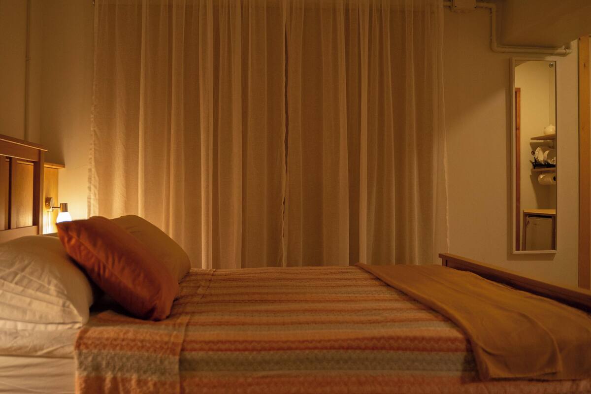 Doppelzimmer, Stadtblick | Zimmersafe, Verdunkelungsvorhänge, schallisolierte Zimmer