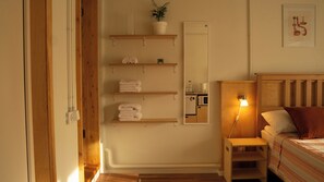 Dubbelrum - utsikt mot staden | Värdeförvaringsskåp på rummet, mörkläggningsgardiner och ljudisolering