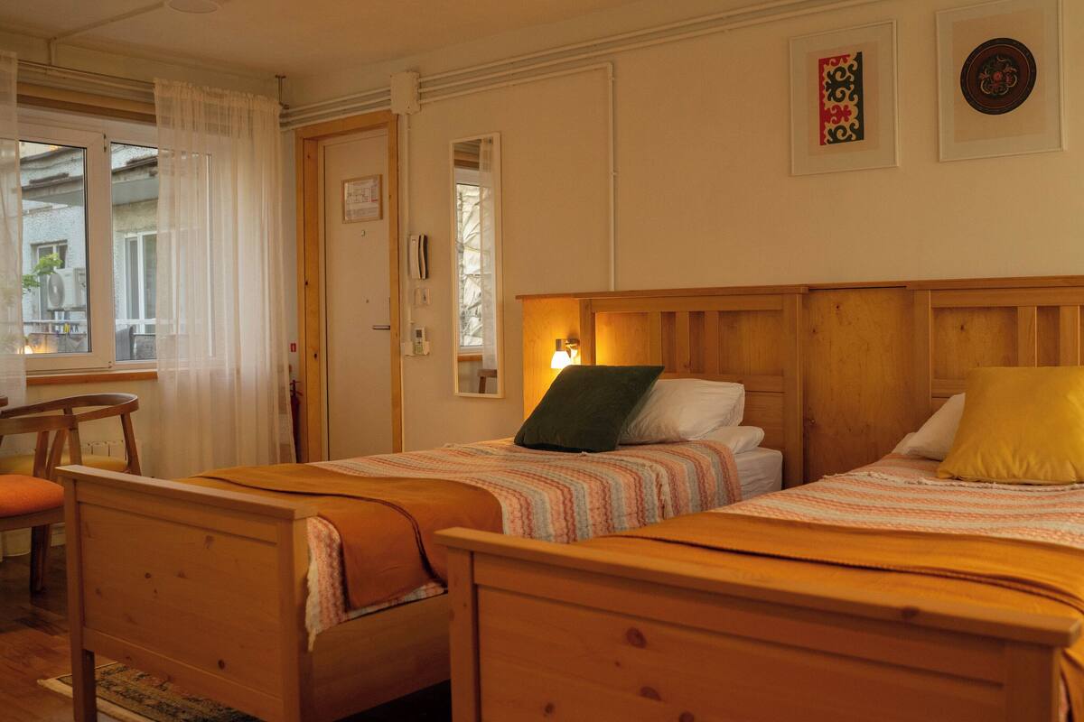 Zweibettzimmer, Stadtblick | Zimmersafe, Verdunkelungsvorhänge, schallisolierte Zimmer