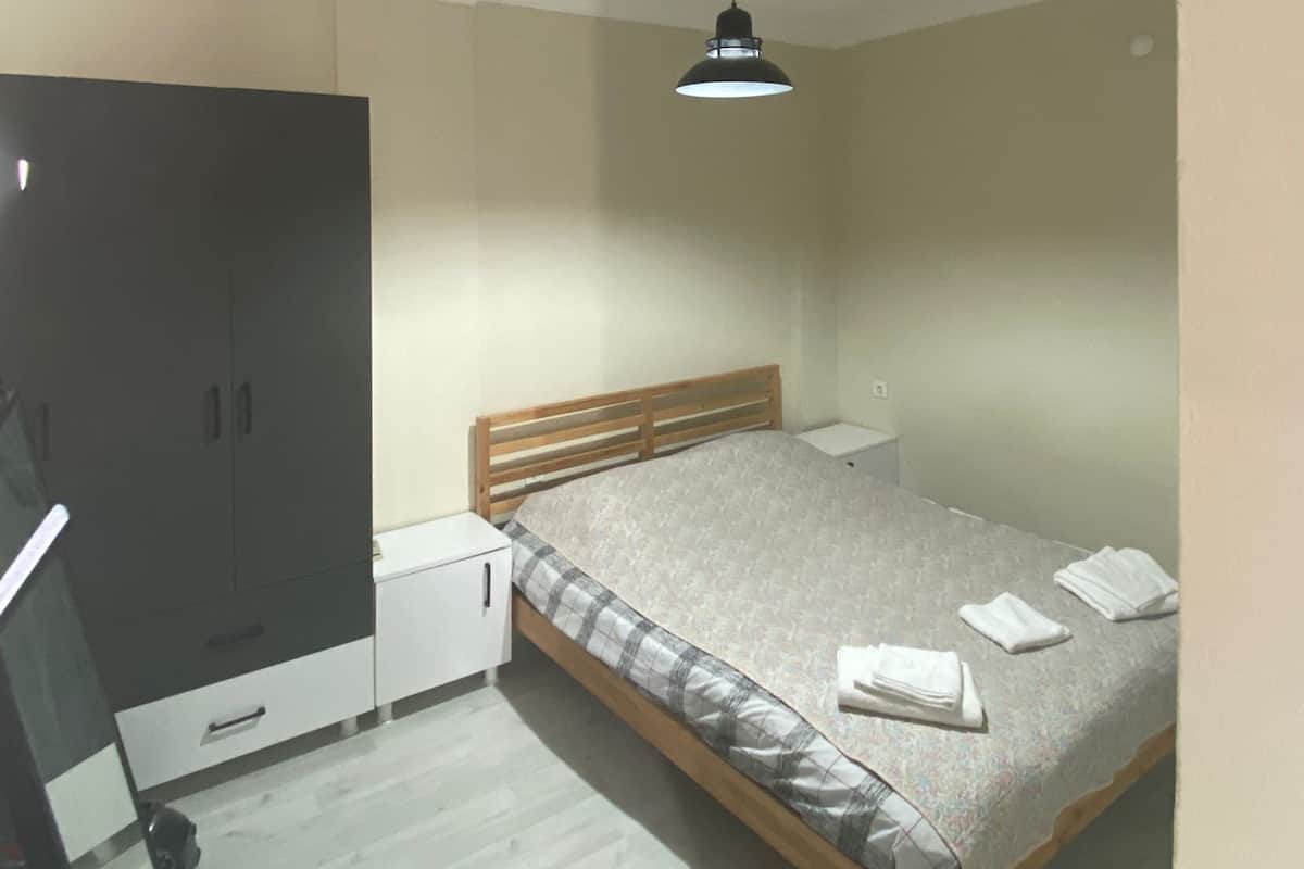 Espacio para trabajar con laptop y sistema de insonorización