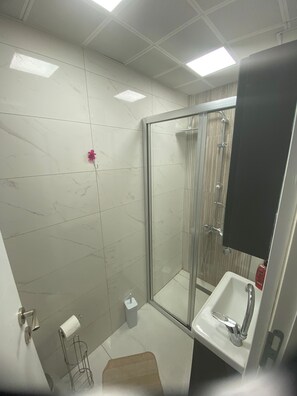 Apartment, Non Smoking, Balcony | Bathroom