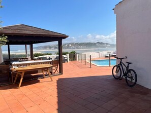 Outdoor dining - Anchor House (Vau Obidos)