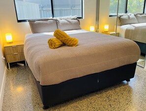 2 عدّة غرف نوم وواي فاي مجانًا وملاءات أسرّة