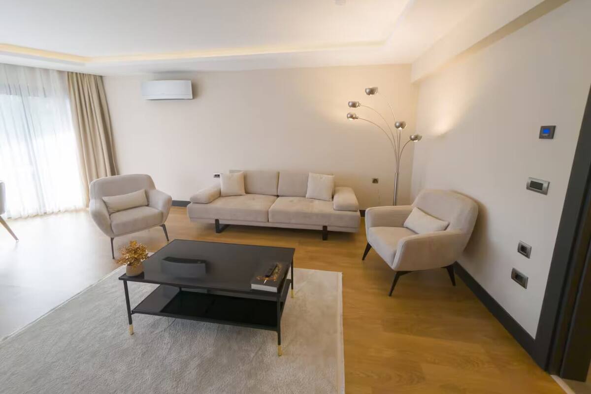 Family Condo, 3 Bedrooms, Kitchen, City View | Living area