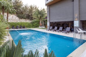 حمّام سباحة خارجي