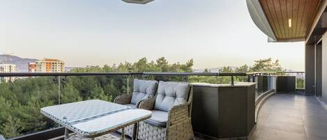 Family Condo, 3 Bedrooms, Kitchen, City View | Terrace/patio