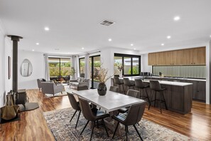 Interior - Spacious Family Coastal Retreat, 4BR, BBQ (Dunsborough)