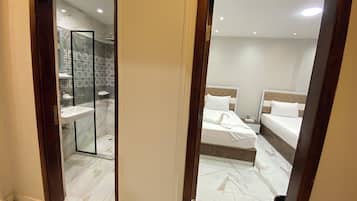 Premium Apartment, Balcony, City View | Bathroom | Combined shower/bathtub, free toiletries, hair dryer, towels