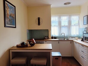 雪櫃、微波爐、焗爐、爐具