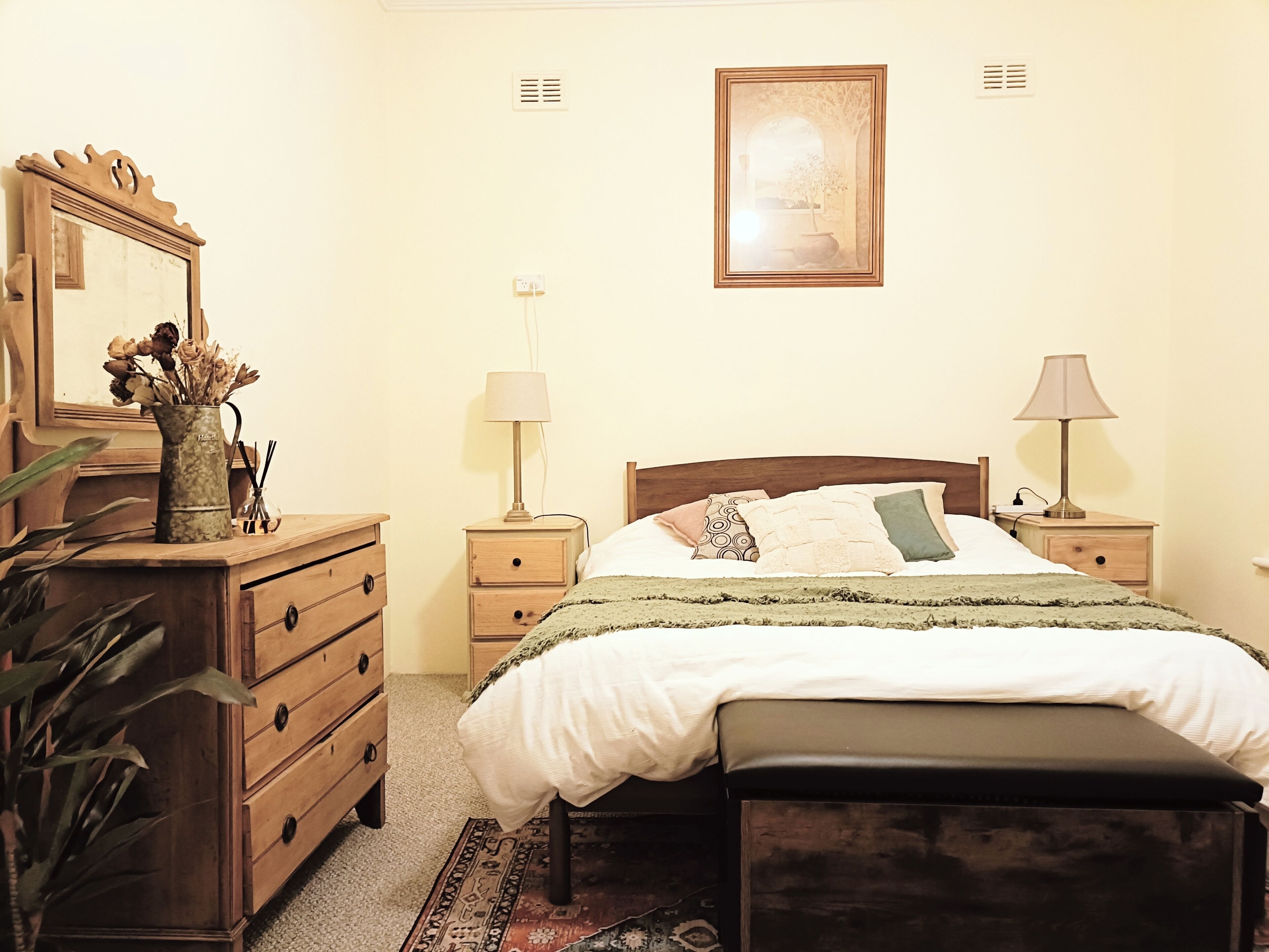 3 多间卧室、办公桌、免费 WiFi、床单