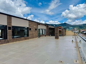 House - w Unfailing Loft w Balcony in Santa B Rbara (Bogotá)