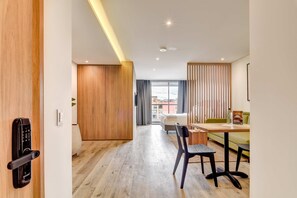 1 bedroom, Internet - w Sparkling Loft w Balcony in Santa Barbara (Bogotá)