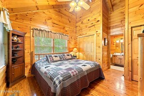 House | 2 bedrooms, Internet - Along the Trail Cabin With Hot Tub Pool Pond Game Room (Sevierville)