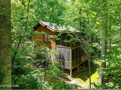 Along the Trail Cabin With Hot Tub Pool Pond Game Room