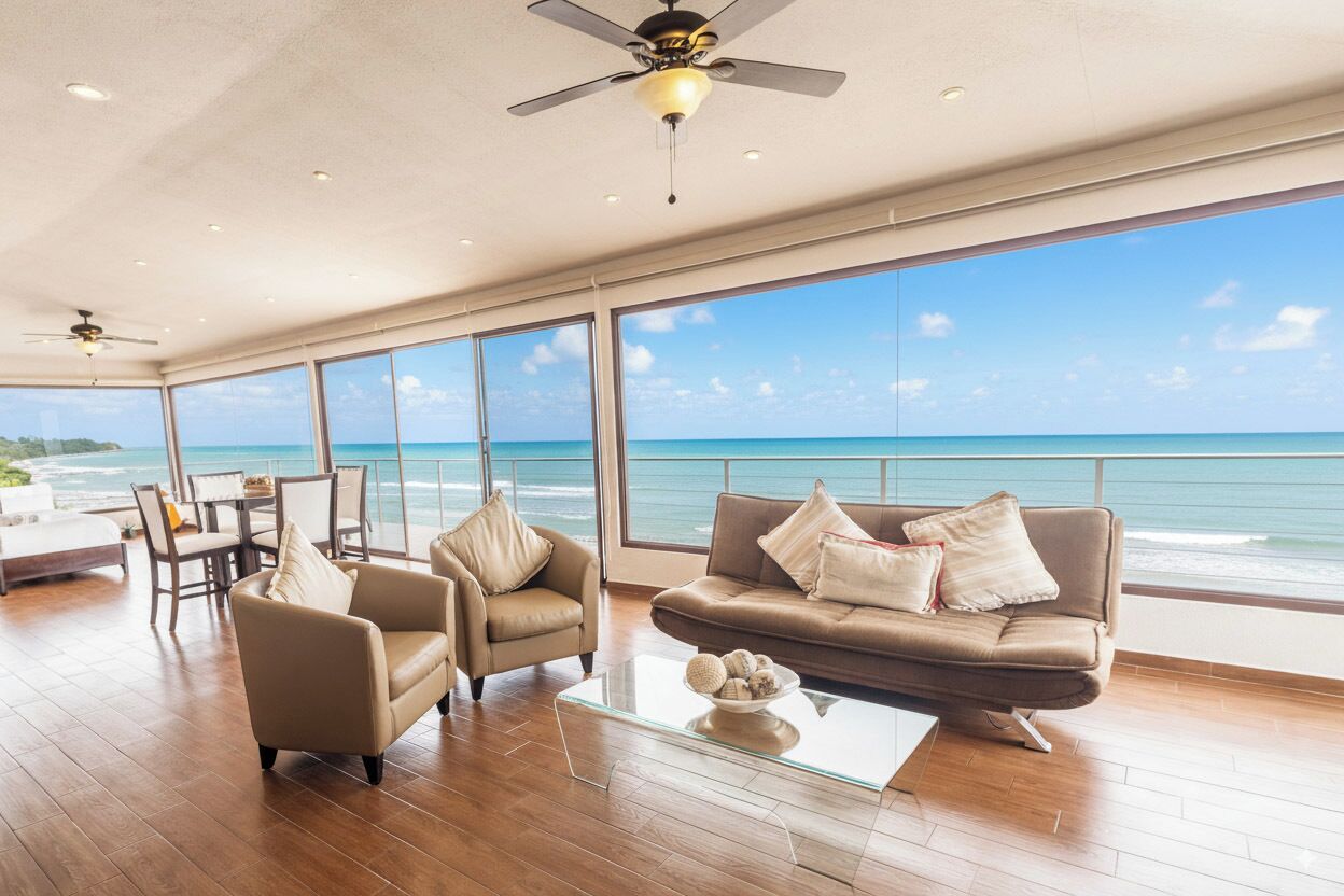 Suite estudio superior, vistas al mar | Zona de estar