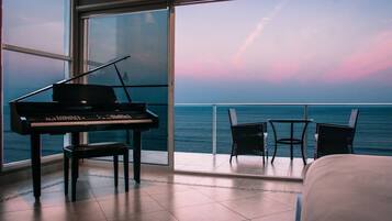 Superior Studio Suite, 1 King Bed, Kitchen, Ocean View