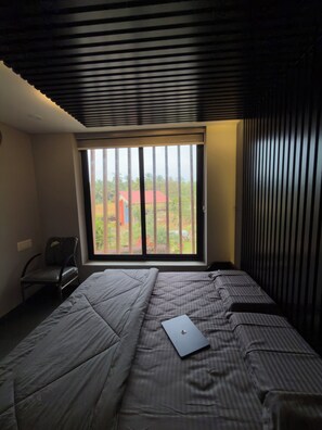 3 bedrooms, iron/ironing board, WiFi