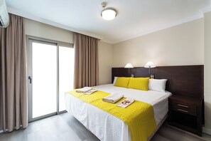 Habitación clásica, balcón | Caja de seguridad en la habitación 