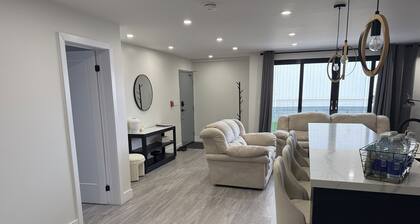 Luxury Modern living minutes walk to Niagara Falls