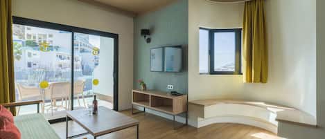 In-room safe, bed sheets