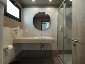 Shower, hair dryer, towels, toilet paper - Servatur Doña Elvira (San Bartolomé de Tirajana)