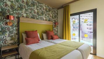 In-room safe, bed sheets