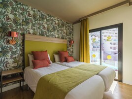 In-room safe, bed sheets