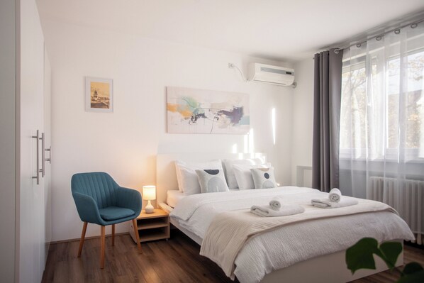 1 chambre, fer et planche à repasser, Wi-Fi gratuit, draps fournis