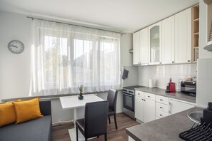 Micro-ondes, four, plaque de cuisson