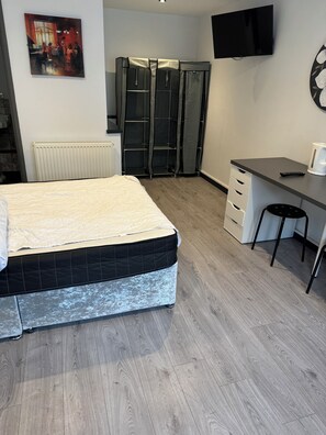 مكواة/لوح كي وواي فاي وملاءات أسرّة