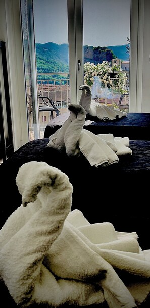 Deluxe Triple Room, Balcony, Mountain View