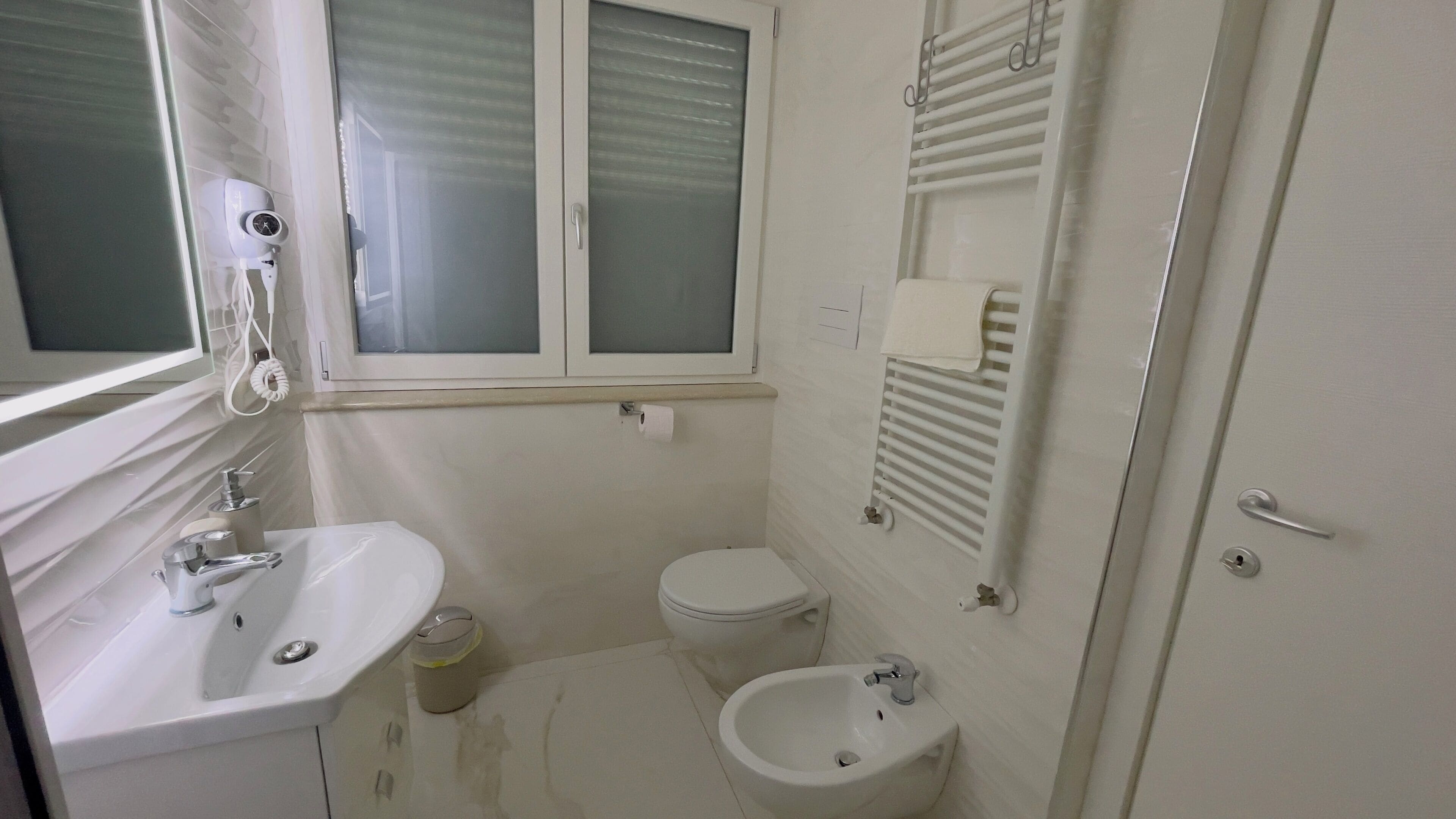 Chambre Quadruple Familiale, balcon, vue montagne | Salle de bain