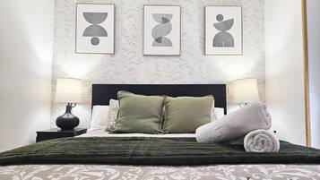 1 slaapkamer, een strijkplank/strijkijzer, reisbedje, gratis wifi