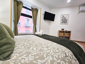 1 bedroom, iron/ironing board, travel crib, free WiFi - Studio with Wifi and A/C | Centro Sol & Gran Vía (Madrid)