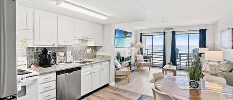 Réfrigérateur, micro-ondes, four, plaque de cuisson