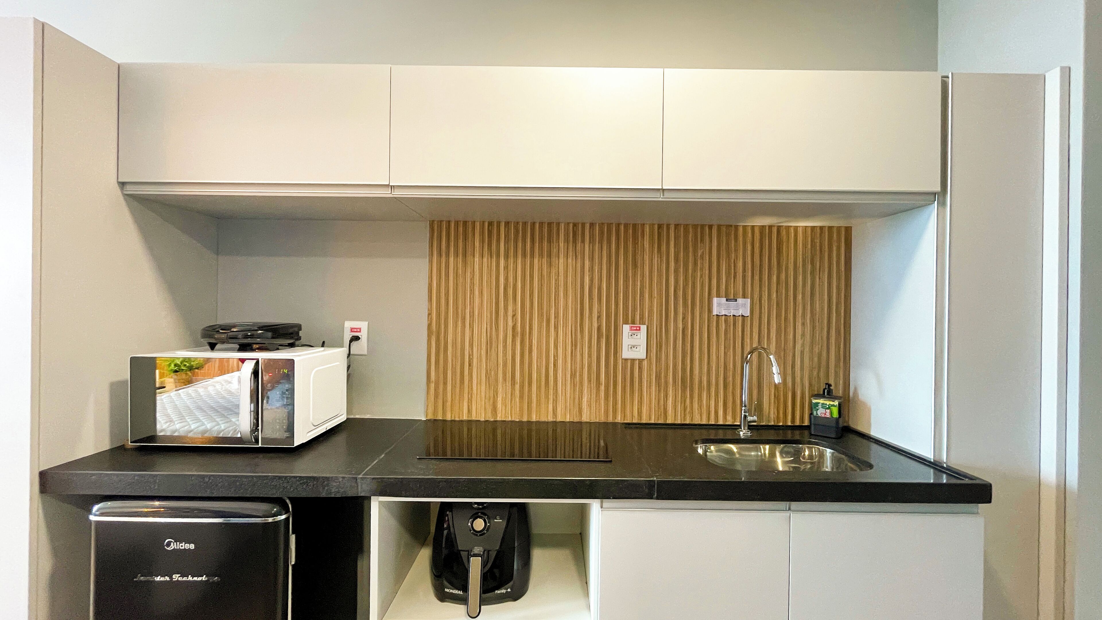 Deluxe Double Room, Partial Sea View | Private kitchen | Cookware/dishes/utensils