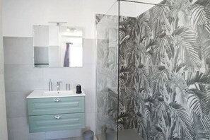Shower, hair dryer, soap - Mistral - With Domu de Jana (Quartu Sant'Elena)