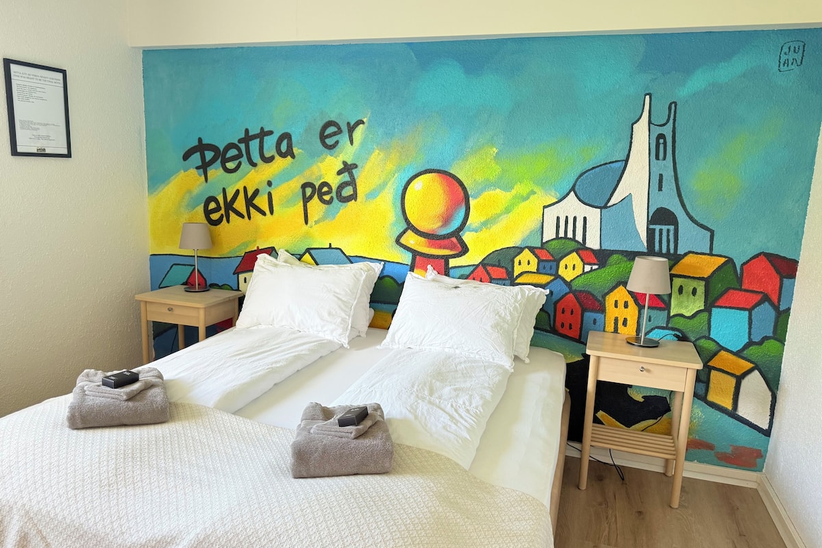 Neljän hengen perhehuone | Pimennysverhot, äänieristys, ilmainen Wi-Fi, vuodevaatteet