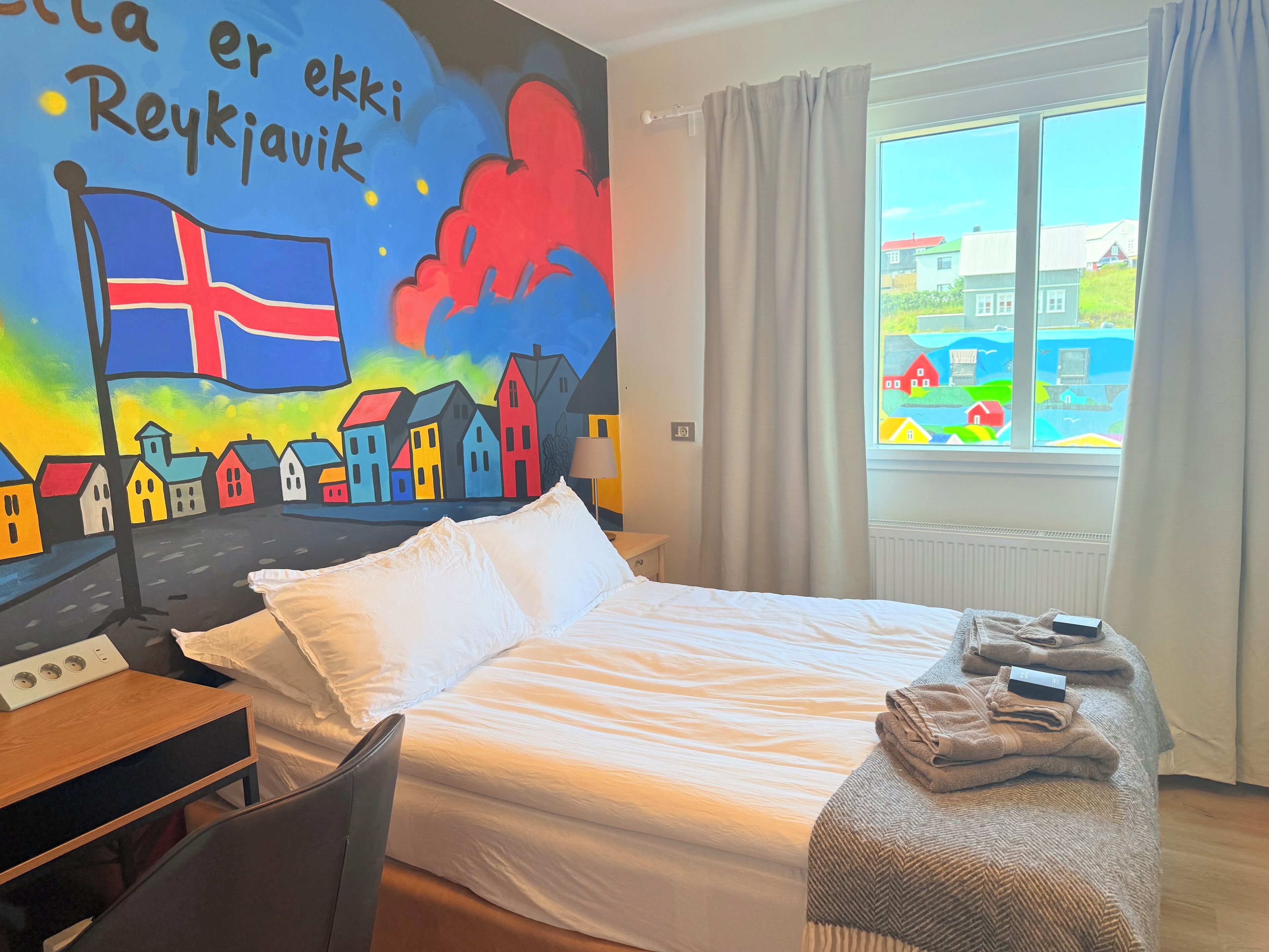 Premium bedding, individually decorated, desk, soundproofing