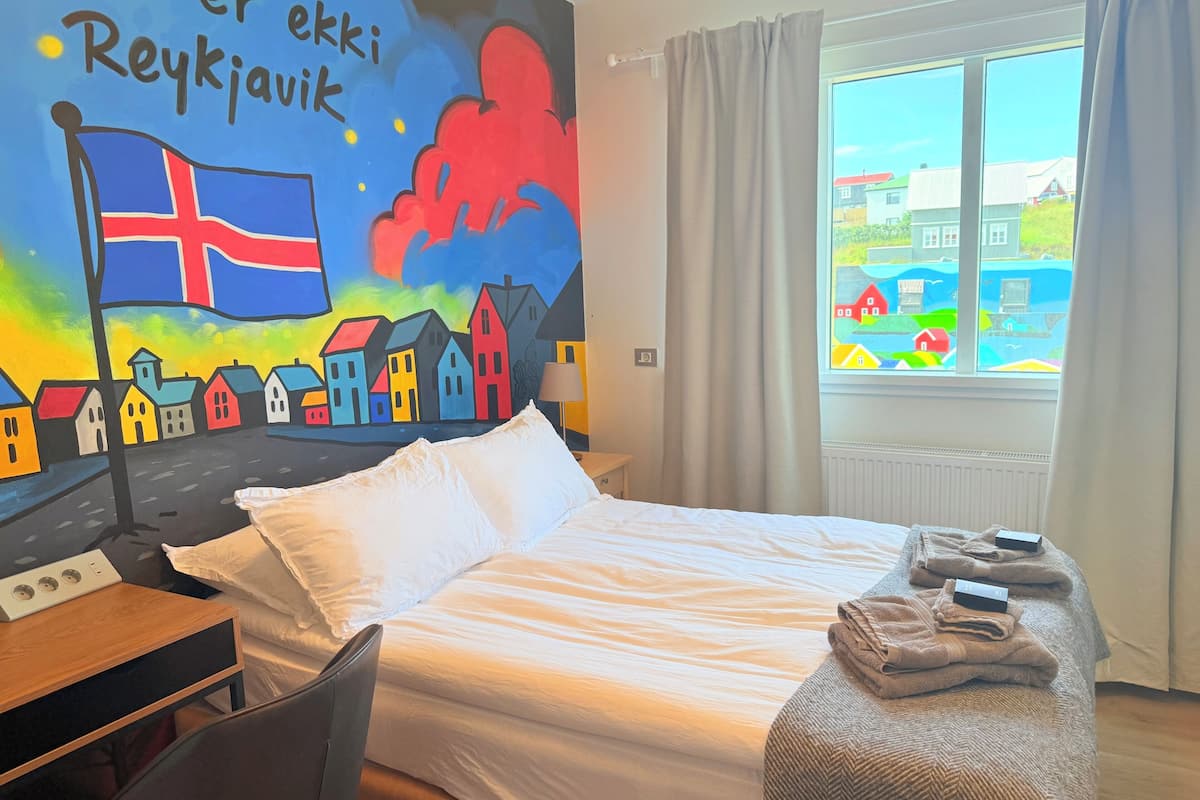 Pimennysverhot, äänieristys, ilmainen Wi-Fi, vuodevaatteet