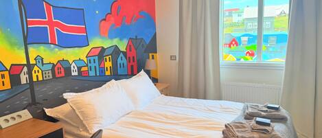 Literie de qualitĂ©, systĂšme dâinsonorisation, lit de bĂ©bĂ© portatif