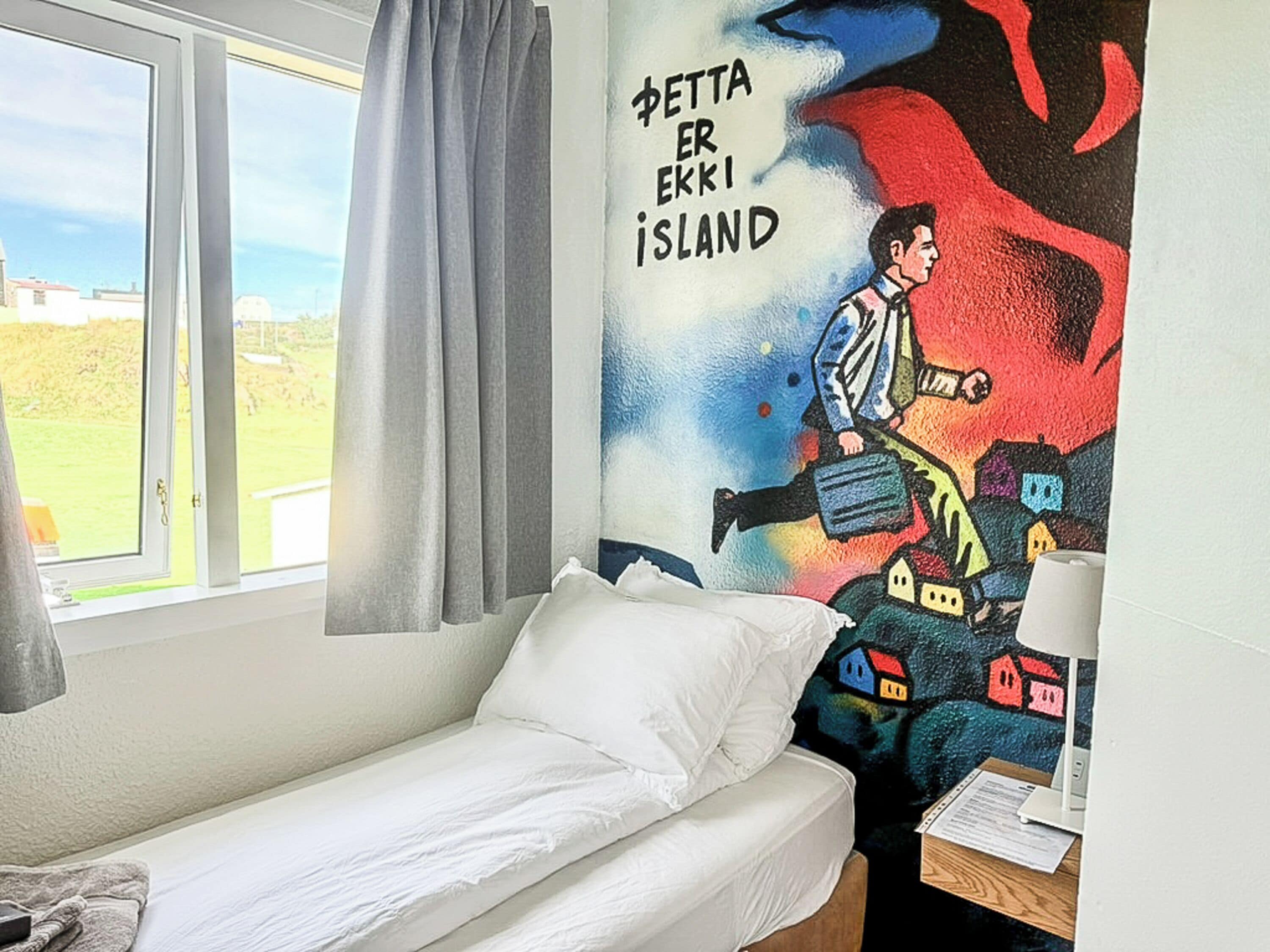 Habitación individual básica, vistas a la ciudad | Ropa de cama de alta calidad, decoración individual, escritorio