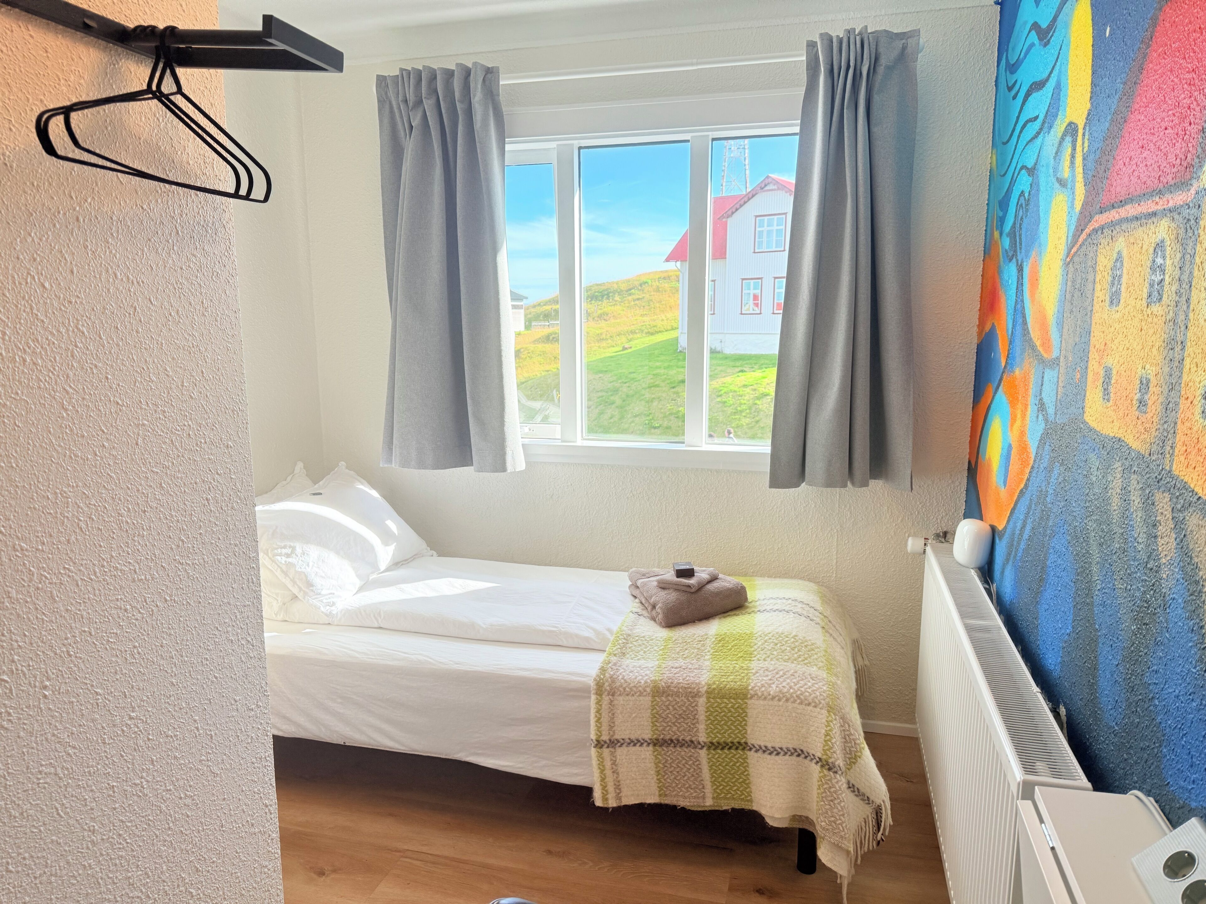 Basic Single Room, City View | Street view