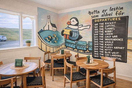 Café da manhã com buffet grátis todos os dias. The Stykkishólmur Inn